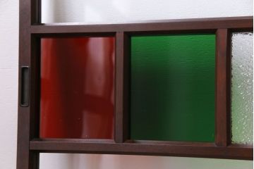 アンティーク家具　和製アンティーク　ヒノキ材　当時物の色ガラスとダイヤガラスを取り入れた大正ロマン香る戸棚(飾り棚、サイドボード)