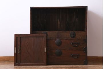 アンティーク家具　和製アンティーク　前面ケヤキ材　味わいのある趣が和の雰囲気を引き立てる帳場箪笥(収納棚、キャビネット)