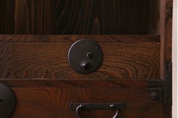 アンティーク家具　和製アンティーク　前面ケヤキ材　味わいのある趣が和の雰囲気を引き立てる帳場箪笥(収納棚、キャビネット)