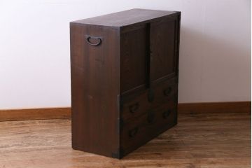 アンティーク家具　和製アンティーク　前面ケヤキ材　味わいのある趣が和の雰囲気を引き立てる帳場箪笥(収納棚、キャビネット)