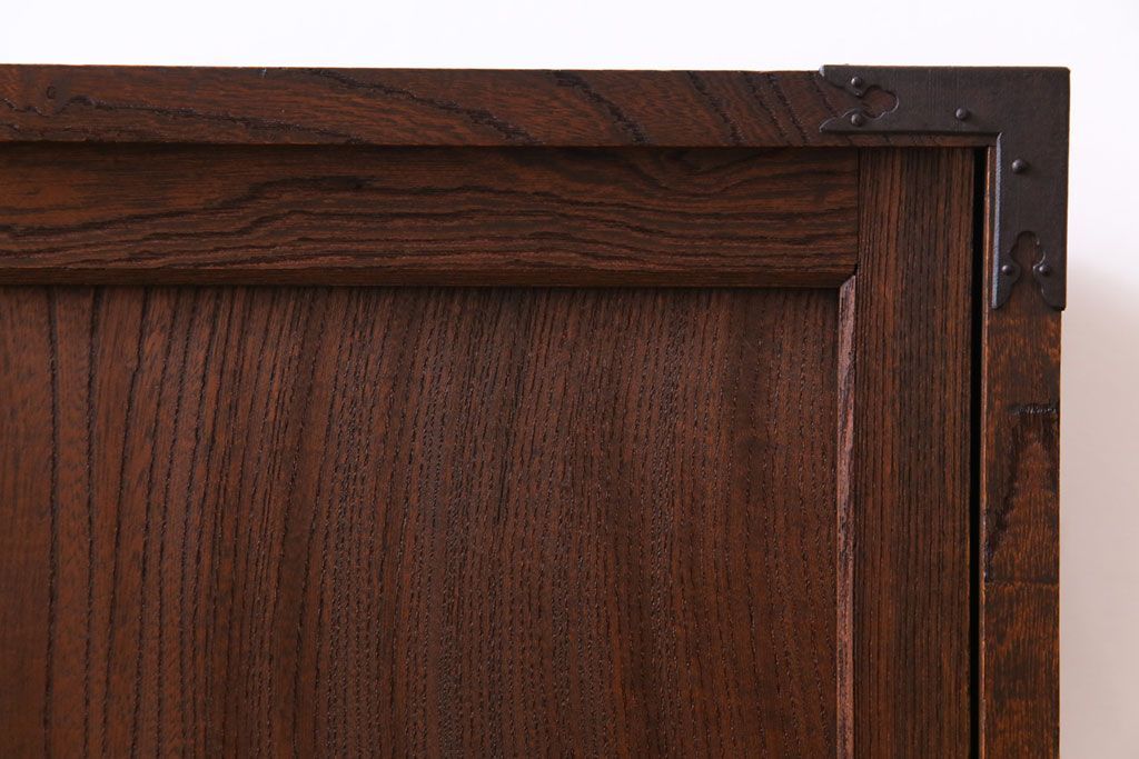 アンティーク家具　和製アンティーク　前面ケヤキ材　味わいのある趣が和の雰囲気を引き立てる帳場箪笥(収納棚、キャビネット)