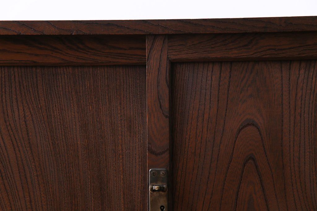 アンティーク家具　和製アンティーク　前面ケヤキ材　味わいのある趣が和の雰囲気を引き立てる帳場箪笥(収納棚、キャビネット)
