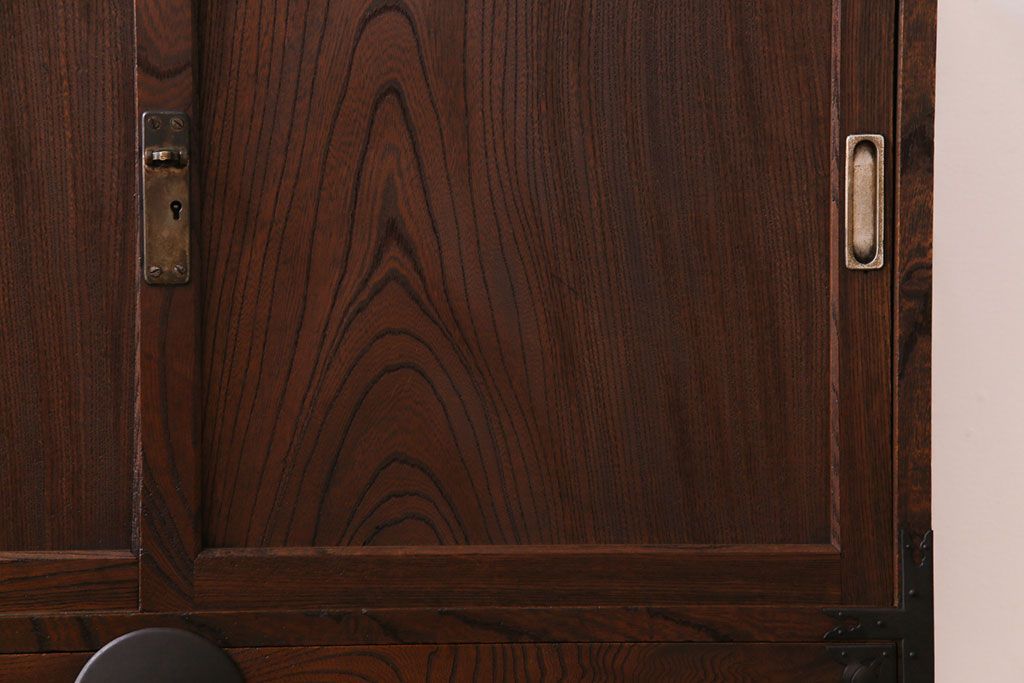 アンティーク家具　和製アンティーク　前面ケヤキ材　味わいのある趣が和の雰囲気を引き立てる帳場箪笥(収納棚、キャビネット)