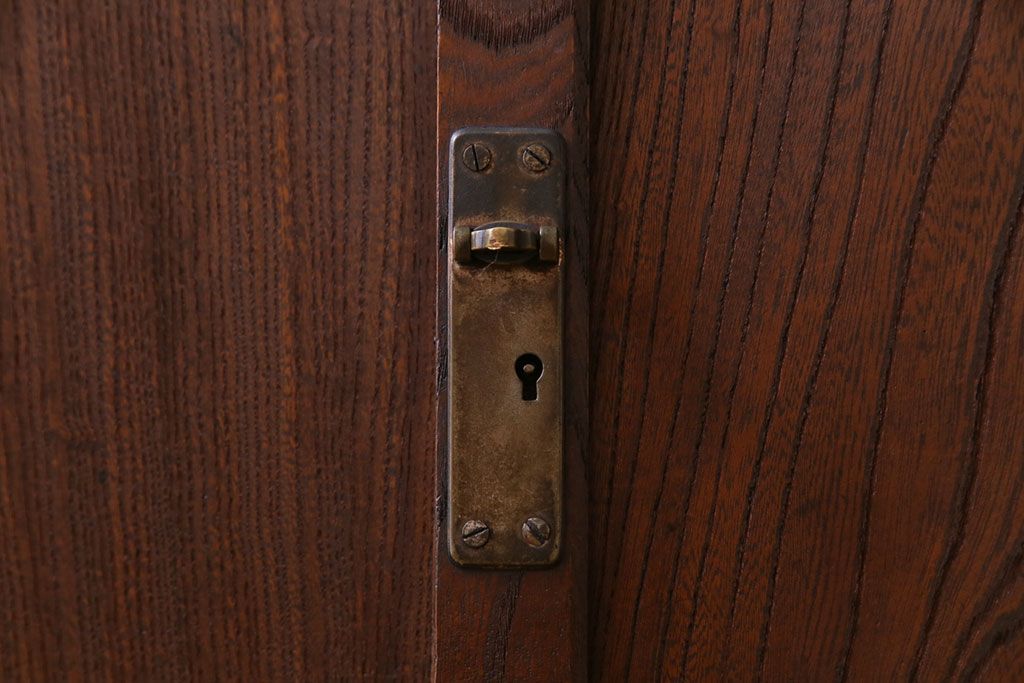 アンティーク家具　和製アンティーク　前面ケヤキ材　味わいのある趣が和の雰囲気を引き立てる帳場箪笥(収納棚、キャビネット)