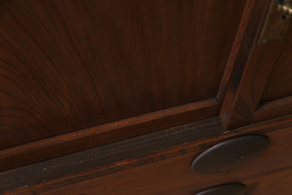 アンティーク家具　和製アンティーク　前面ケヤキ材　味わいのある趣が和の雰囲気を引き立てる帳場箪笥(収納棚、キャビネット)