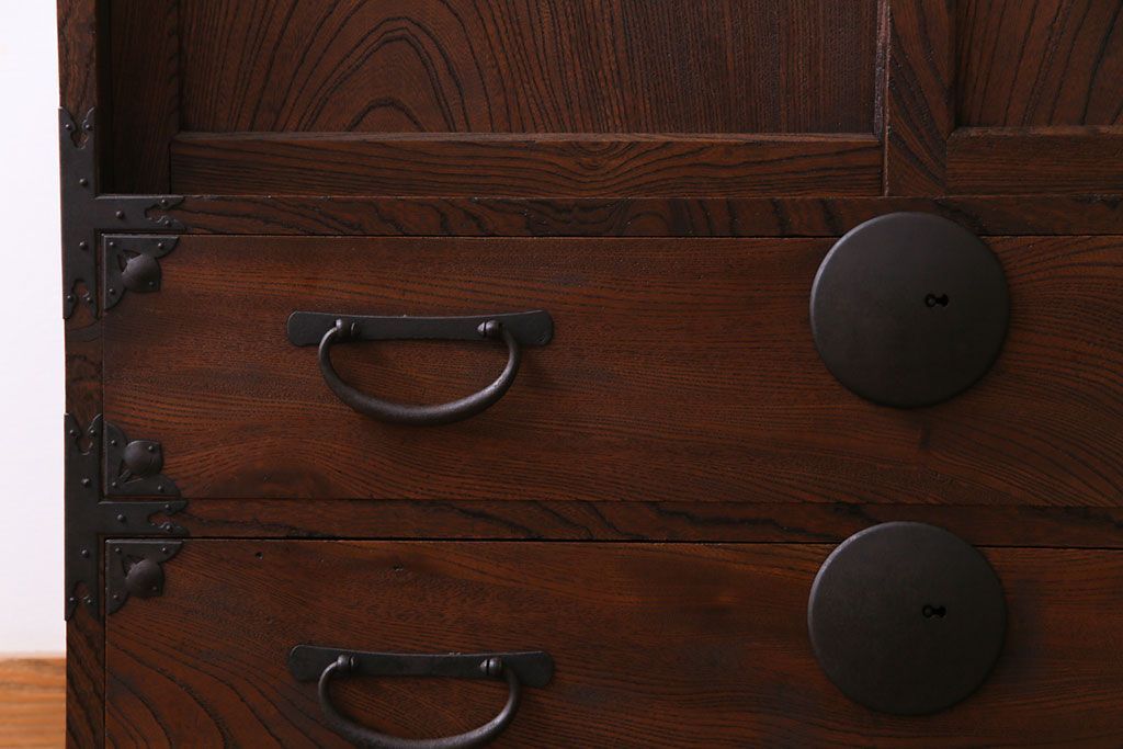 アンティーク家具　和製アンティーク　前面ケヤキ材　味わいのある趣が和の雰囲気を引き立てる帳場箪笥(収納棚、キャビネット)