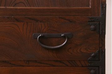 アンティーク家具　和製アンティーク　前面ケヤキ材　味わいのある趣が和の雰囲気を引き立てる帳場箪笥(収納棚、キャビネット)