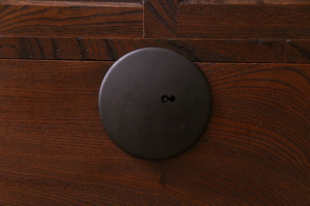 アンティーク家具　和製アンティーク　前面ケヤキ材　味わいのある趣が和の雰囲気を引き立てる帳場箪笥(収納棚、キャビネット)