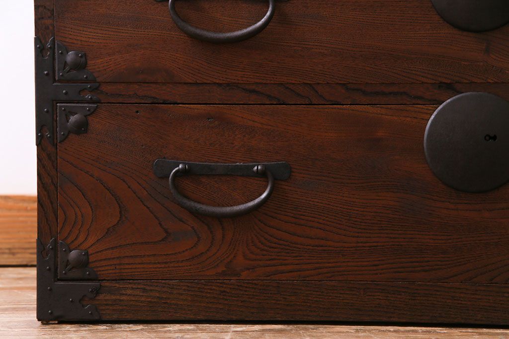 アンティーク家具　和製アンティーク　前面ケヤキ材　味わいのある趣が和の雰囲気を引き立てる帳場箪笥(収納棚、キャビネット)