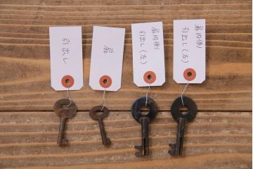 アンティーク家具　和製アンティーク　前面ケヤキ材　味わいのある趣が和の雰囲気を引き立てる帳場箪笥(収納棚、キャビネット)