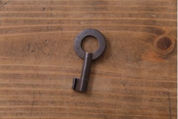 アンティーク家具　古民具・骨董　ヒノキ材　上品な和の雰囲気漂う漆塗りの重ね箪笥(ローチェスト、衣装箪笥)