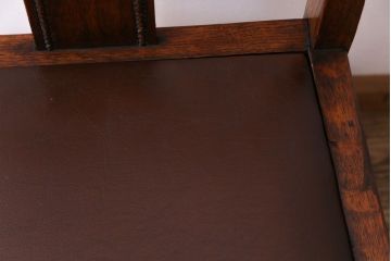 アンティーク家具　イギリスアンティーク　オーク材　細かな彫りとシンプルな形のチェア(ダイニングチェア、椅子)