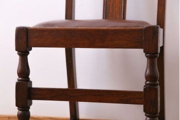 アンティーク家具　イギリスアンティーク　オーク材　細かな彫りとシンプルな形のチェア(ダイニングチェア、椅子)