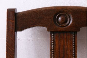 アンティーク家具　イギリスアンティーク　オーク材　細かな彫りとシンプルな形のチェア(ダイニングチェア、椅子)