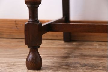 アンティーク家具　イギリスアンティーク　オーク材　挽き物の脚が目を引くダイニングチェア(ワークチェア、椅子)(1)