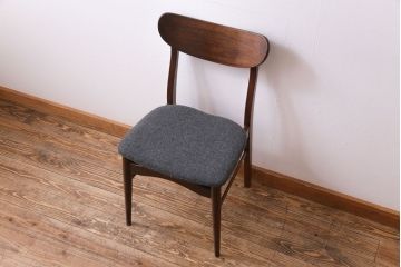 ヴィンテージ家具　北欧ビンテージ　チーク材　なめらかな形がおしゃれなダイニングチェア(ワークチェア、椅子)(1)