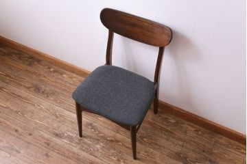 ヴィンテージ家具　北欧ビンテージ　チーク材　なめらかな形がおしゃれなダイニングチェア(ワークチェア、椅子)(2)