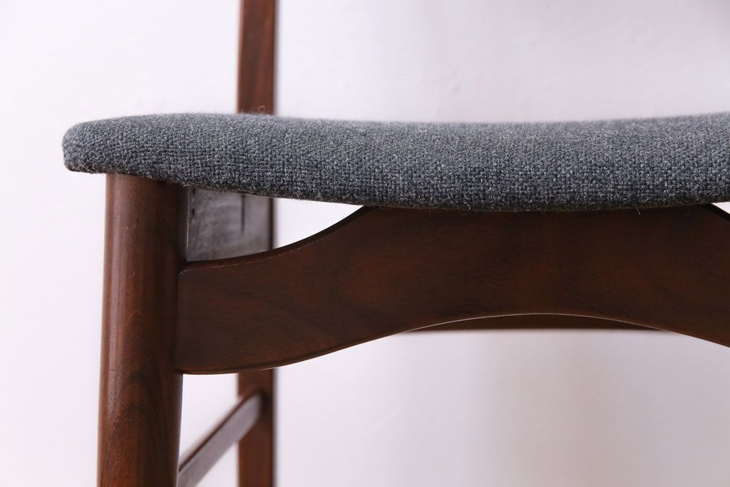 ヴィンテージ家具　北欧ビンテージ　チーク材　なめらかな形がおしゃれなダイニングチェア(ワークチェア、椅子)(2)