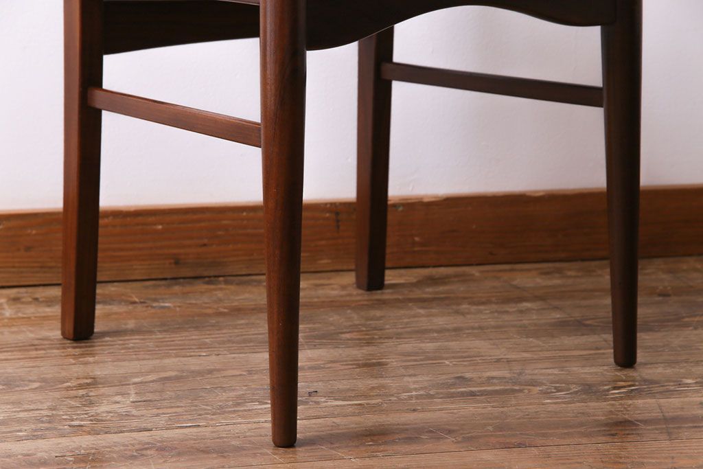 ヴィンテージ家具　北欧ビンテージ　チーク材　なめらかな形がおしゃれなダイニングチェア(ワークチェア、椅子)(2)