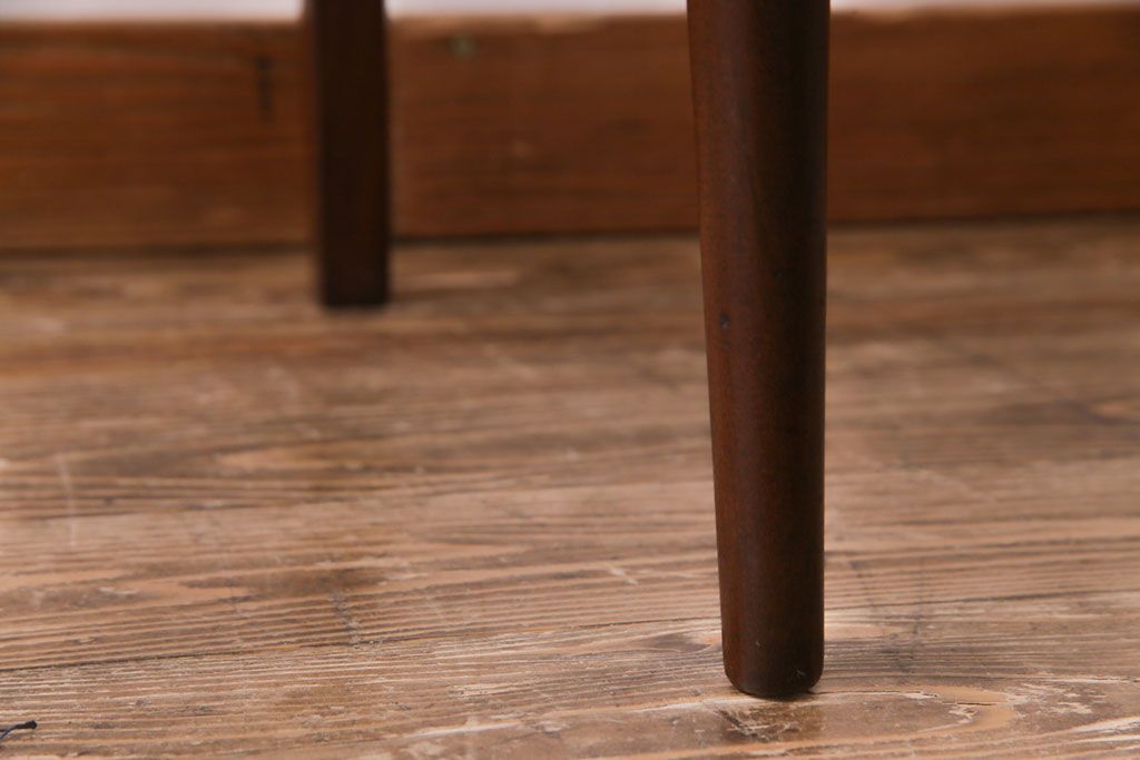 ヴィンテージ家具　北欧ビンテージ　チーク材　なめらかな形がおしゃれなダイニングチェア(ワークチェア、椅子)(2)