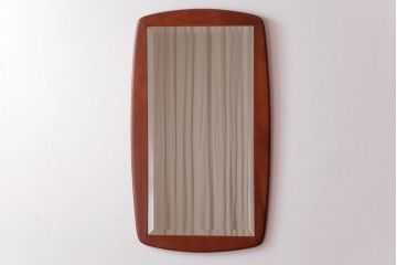アンティーク雑貨　北欧家具　赤みがかった木製フレームが魅力の壁掛けミラー(鏡)