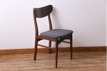 ヴィンテージ家具　北欧ビンテージ　チーク材　なめらかな形がおしゃれなダイニングチェア(ワークチェア、椅子)(3)