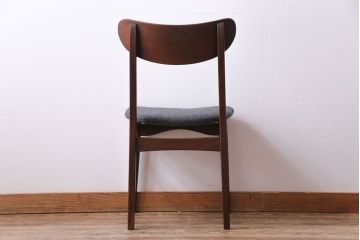 ヴィンテージ家具　北欧ビンテージ　チーク材　なめらかな形がおしゃれなダイニングチェア(ワークチェア、椅子)(3)