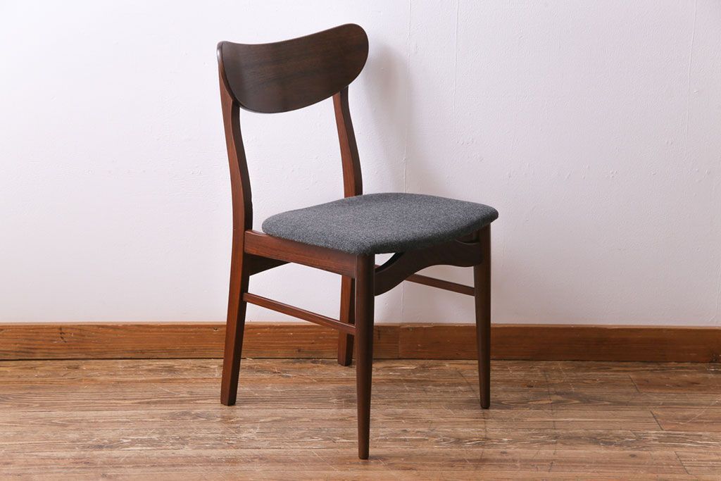 ヴィンテージ家具　北欧ビンテージ　チーク材　なめらかな形がおしゃれなダイニングチェア(ワークチェア、椅子)