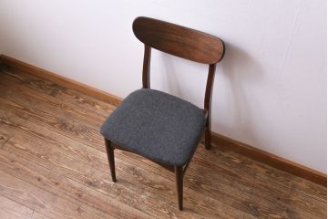 ヴィンテージ家具　北欧ビンテージ　チーク材　なめらかな形がおしゃれなダイニングチェア(ワークチェア、椅子)