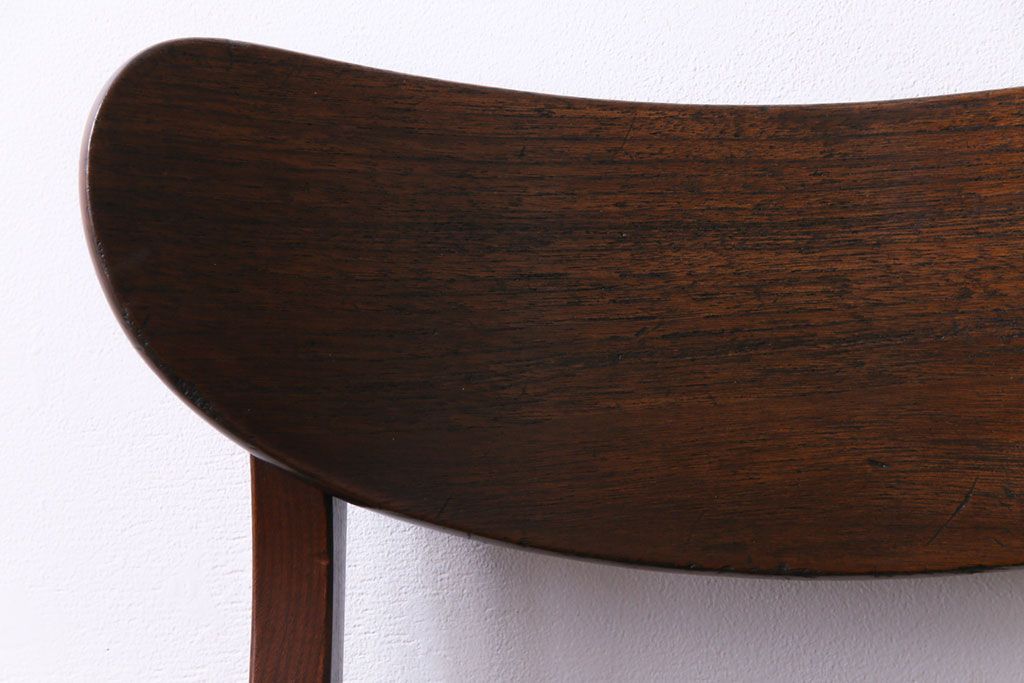 ヴィンテージ家具　北欧ビンテージ　チーク材　なめらかな形がおしゃれなダイニングチェア(ワークチェア、椅子)