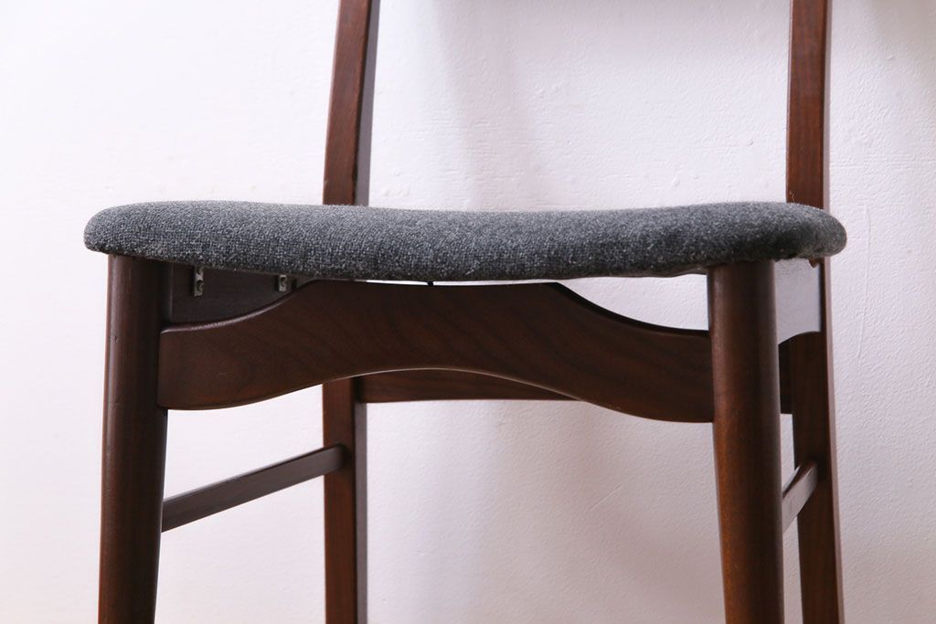 ヴィンテージ家具　北欧ビンテージ　チーク材　なめらかな形がおしゃれなダイニングチェア(ワークチェア、椅子)