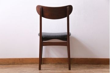 ヴィンテージ家具　北欧ビンテージ　チーク材　なめらかな形がおしゃれなダイニングチェア(ワークチェア、椅子)