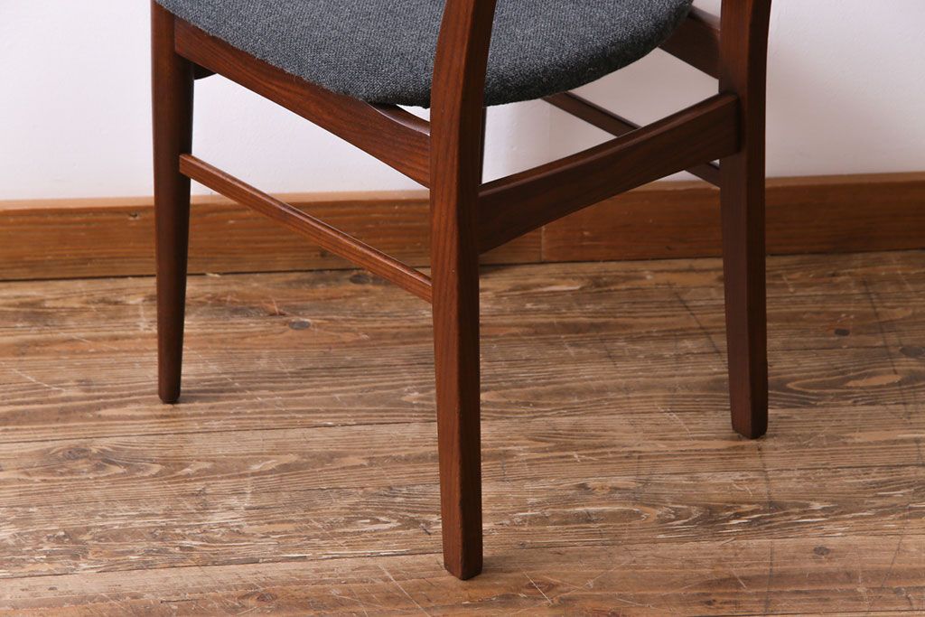 ヴィンテージ家具　北欧ビンテージ　チーク材　なめらかな形がおしゃれなダイニングチェア(ワークチェア、椅子)