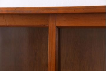 レトロ家具　昭和初期　リメイク　懐かしさ感じるレトロな佇まいの脚付き収納棚(キャビネット、飾り棚、本箱)
