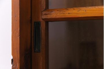 レトロ家具　昭和初期　リメイク　懐かしさ感じるレトロな佇まいの脚付き収納棚(キャビネット、飾り棚、本箱)