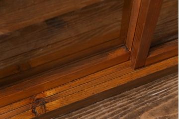 レトロ家具　昭和初期　リメイク　懐かしさ感じるレトロな佇まいの脚付き収納棚(キャビネット、飾り棚、本箱)