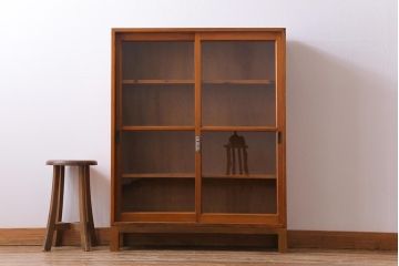 レトロ家具　昭和初期　リメイク　懐かしさ感じるレトロな佇まいの脚付き収納棚(キャビネット、飾り棚、本箱)(1)