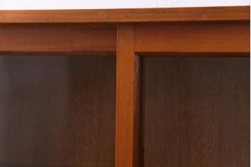 レトロ家具　昭和初期　リメイク　懐かしさ感じるレトロな佇まいの脚付き収納棚(キャビネット、飾り棚、本箱)(1)