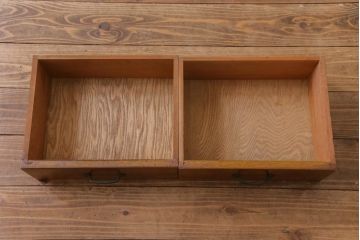 レトロ家具　昭和レトロ　栓材　洋館の窓のような扉が目を惹く本箱(食器棚、ガラス戸棚、収納棚)