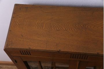レトロ家具　昭和レトロ　栓材　洋館の窓のような扉が目を惹く本箱(食器棚、ガラス戸棚、収納棚)