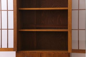 レトロ家具　昭和レトロ　栓材　洋館の窓のような扉が目を惹く本箱(食器棚、ガラス戸棚、収納棚)