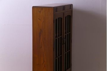レトロ家具　昭和レトロ　栓材　洋館の窓のような扉が目を惹く本箱(食器棚、ガラス戸棚、収納棚)