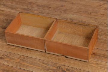レトロ家具　昭和レトロ　栓材　洋館の窓のような扉が目を惹く本箱(食器棚、ガラス戸棚、収納棚)