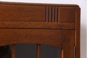 レトロ家具　昭和レトロ　栓材　洋館の窓のような扉が目を惹く本箱(食器棚、ガラス戸棚、収納棚)