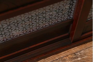 和製アンティーク　ラフジュ工房オリジナル　花菱模様ガラス入り　レトロな雰囲気のローボード(収納棚)