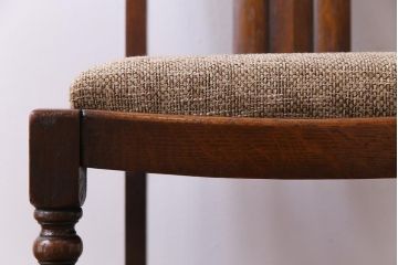 アンティーク家具　イギリスアンティーク　オーク材　品格漂うクラシカルなチェア(ダイニングチェア、椅子)