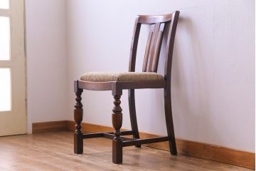 アンティーク家具　イギリスアンティーク　オーク材　品格漂うクラシカルなチェア(ダイニングチェア、椅子)