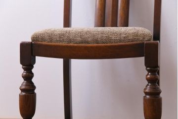 アンティーク家具　イギリスアンティーク　オーク材　品格漂うクラシカルなチェア(ダイニングチェア、椅子)