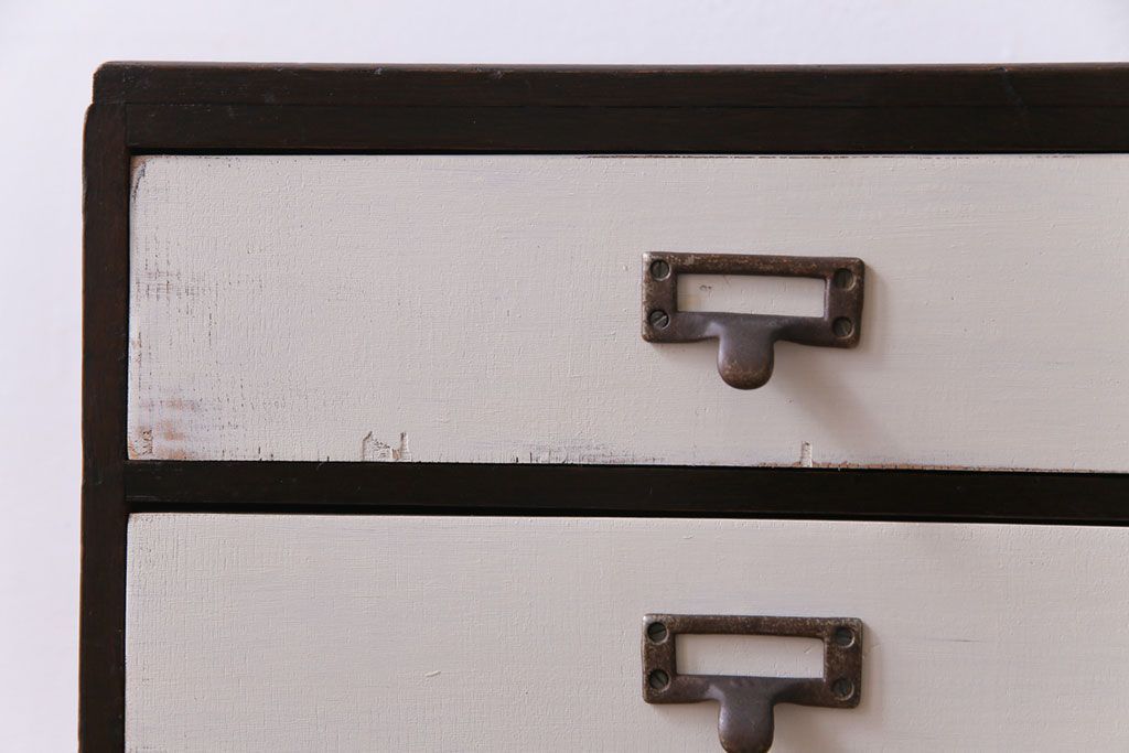 ペイント家具　ネームプレート付き　シックなバイカラーの小引き出し(サイドチェスト、小物収納)