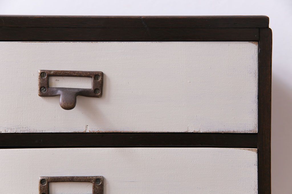 ペイント家具　ネームプレート付き　シックなバイカラーの小引き出し(サイドチェスト、小物収納)